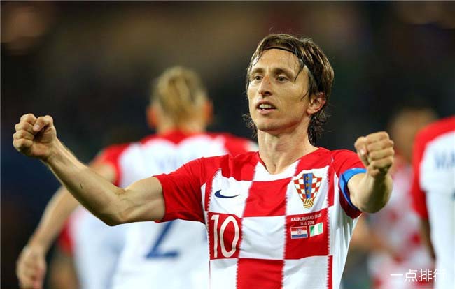 图片报：法兰克福队医私下为对手球员治疗，已被俱乐部开除