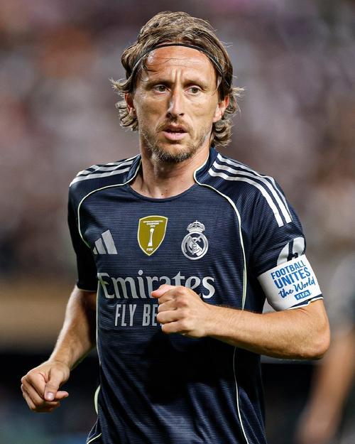 科莫前锋莫拉塔左大腿重伤或手术，预计缺席数月