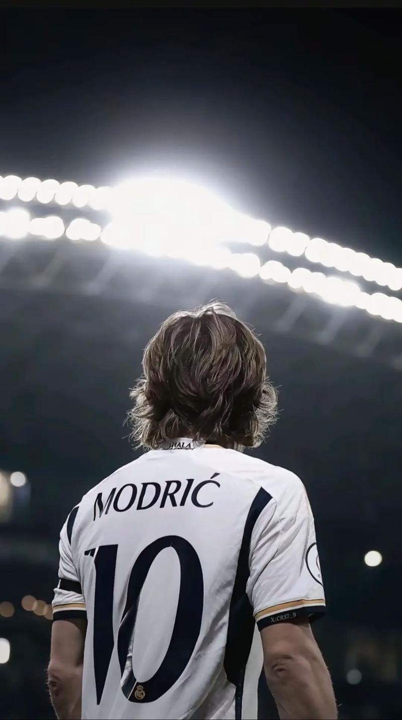 客战多特蒙德贡献帽子戏法+绝平，昂达夫当选全场最佳球员