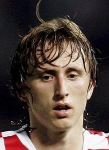 组图：CBA俱乐部杯广厦击败天津 塔克飞身暴扣